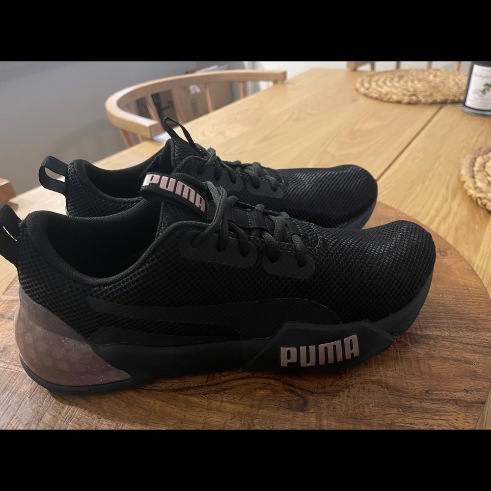 Black and rose gold sparkle ✨women’s Puma sneakers tennis shoes size 10 like new
